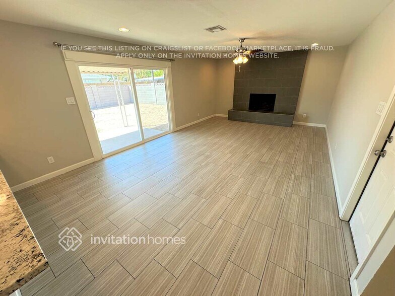 Building Photo - 1281 E Loma Vista Dr