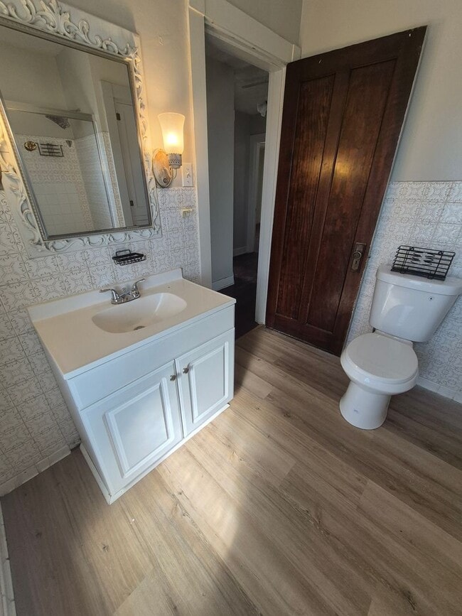 Building Photo - Charming 3 bedroom home