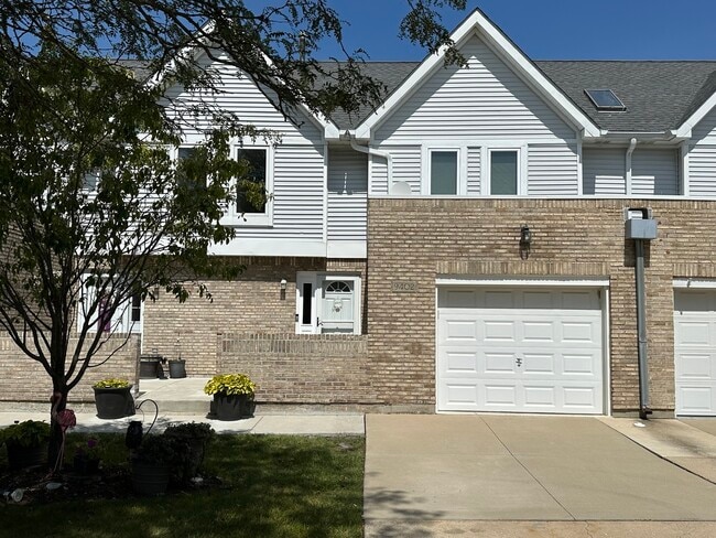 Primary Photo - 9402 Lindsay St