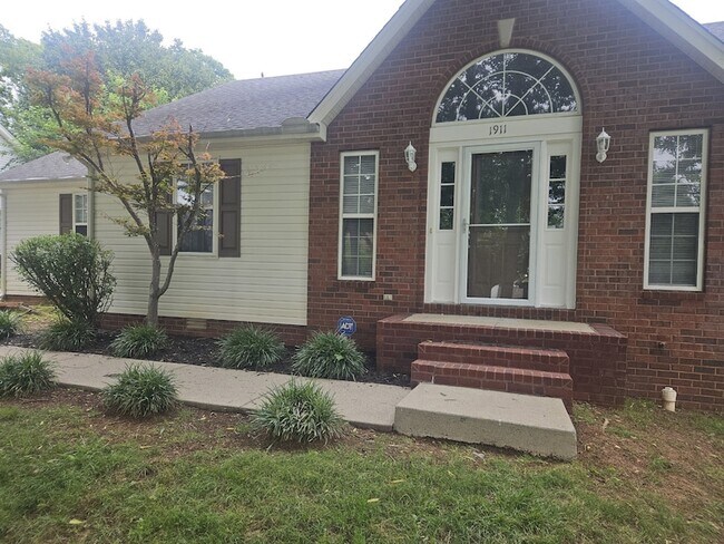 Building Photo - 1911 Pecan Ridge Dr