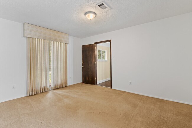 Building Photo - 13750 Cedar Hill Rd