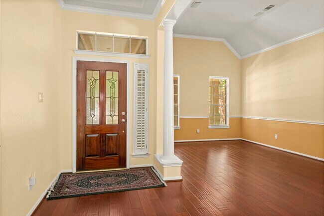 Building Photo - 10218 Garden Crossing Ln
