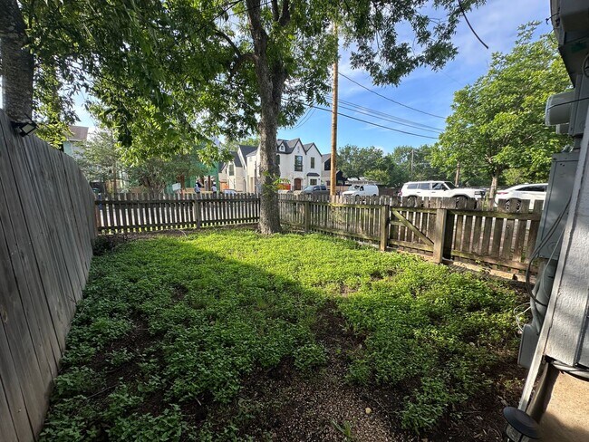 Building Photo - 4412 Gillis St
