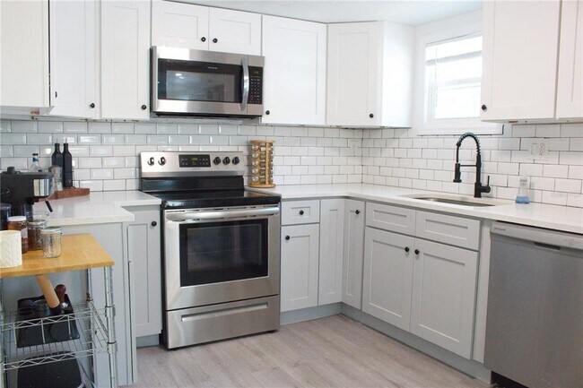 Building Photo - 5260 8th Ave N