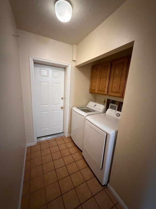Building Photo - 479 S Palisade Dr