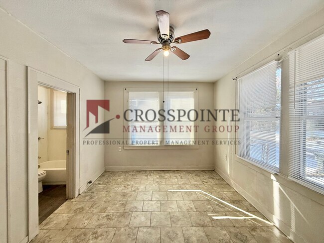 Building Photo - Charming 2-Bedroom 1-Bathroom Unit!