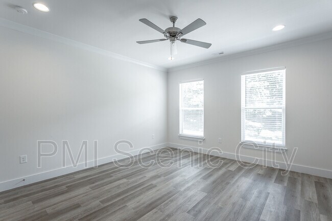 Building Photo - 1886 Young Rd SE