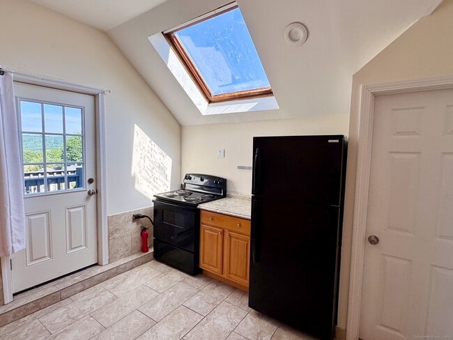 Primary Photo - 180 Funston Ave