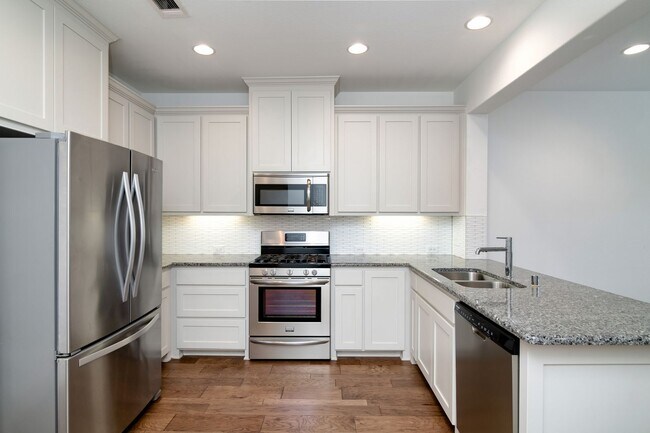 Building Photo - Beautiful 3 Bedroom Luxury Townhome, MCKIN...