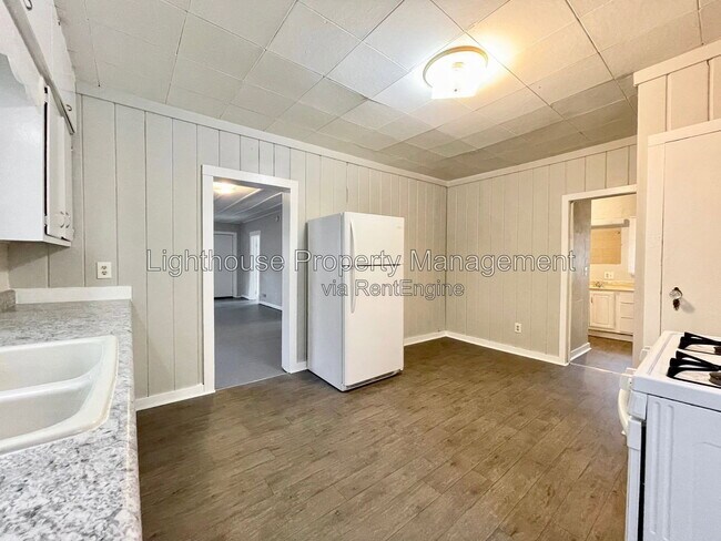 Building Photo - 3201 5th St