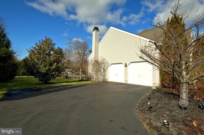 Building Photo - 43 Pickering Dr