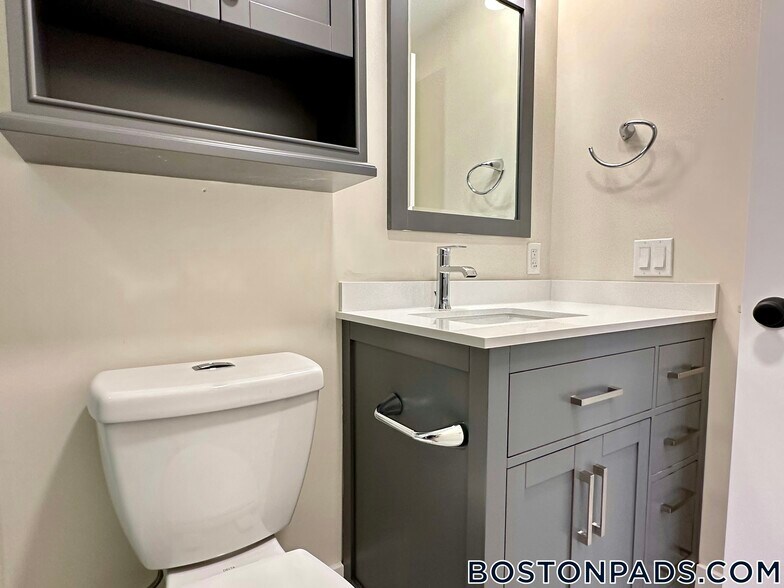 Building Photo - 64 N Margin St