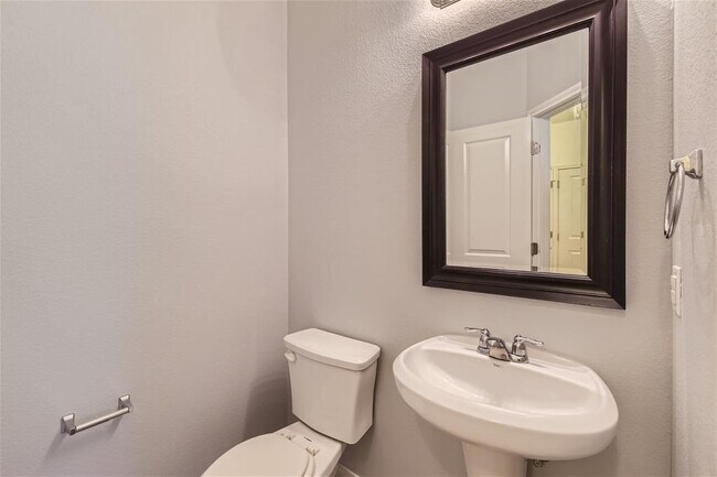Building Photo - 7010 Etna Way