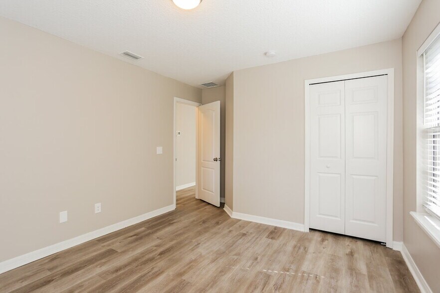 Building Photo - 213 Park Ave