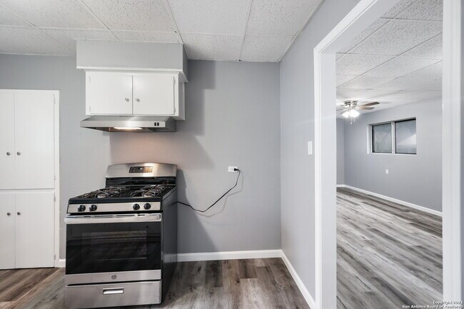 Building Photo - 327 E Whittier St
