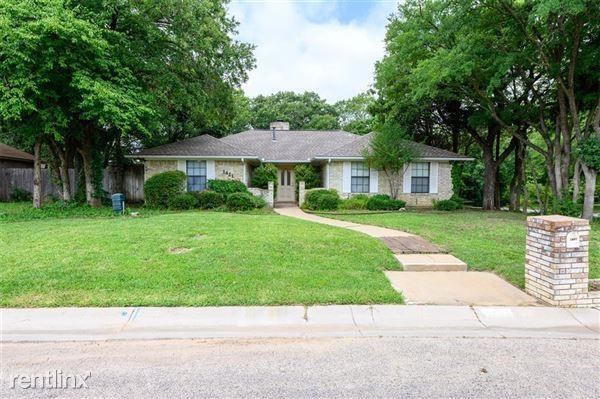 Primary Photo - 1421 Briarwood St