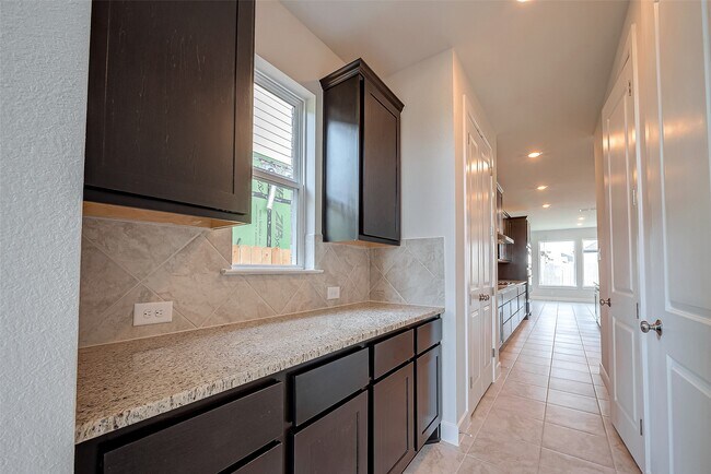 Building Photo - 21711 Emerton Cres Wy