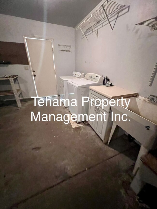 Building Photo - Charming 3 bedroom 2 bath home in the Coun...