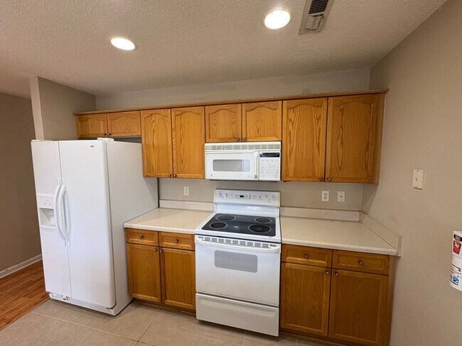 Building Photo - For Rent