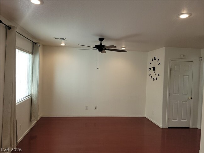 Building Photo - 9275 Hollander Ave