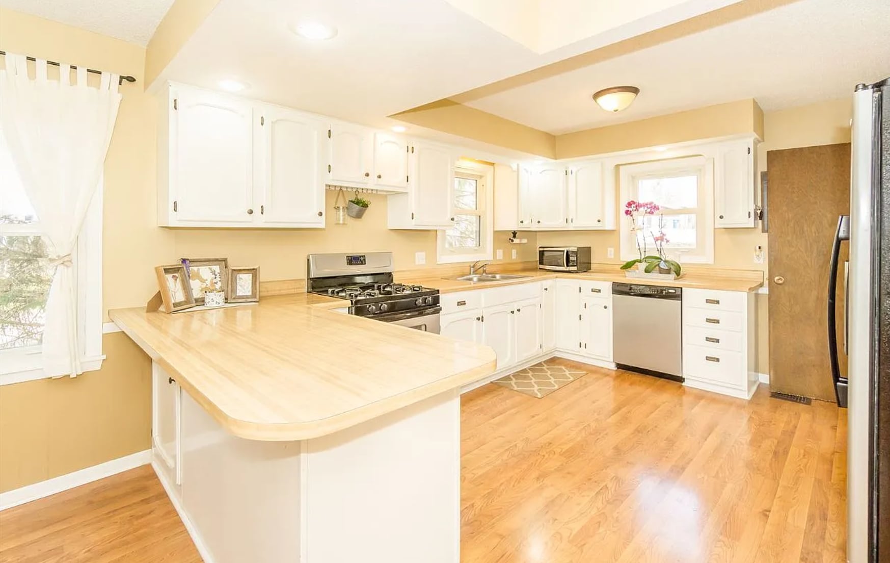 Kitchen - 108 5th St NE