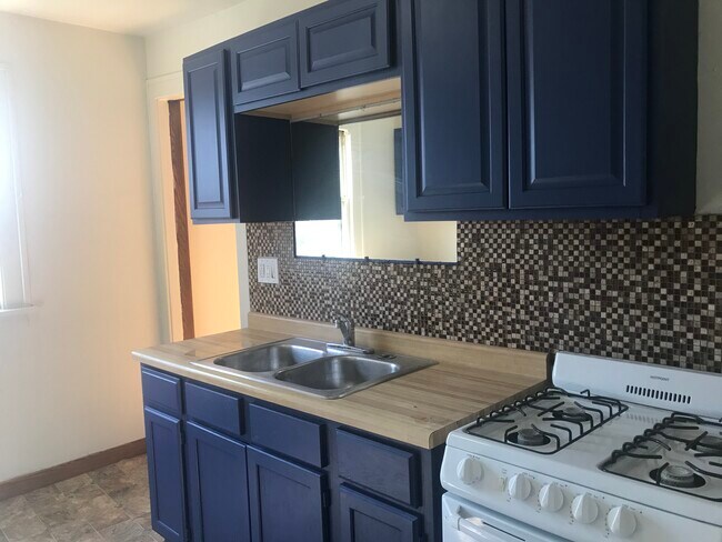 Gas stove, and fresh tile - 2917 S 31st Ave