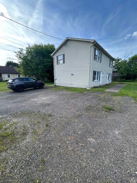 Off street parking - 209 Endwell St