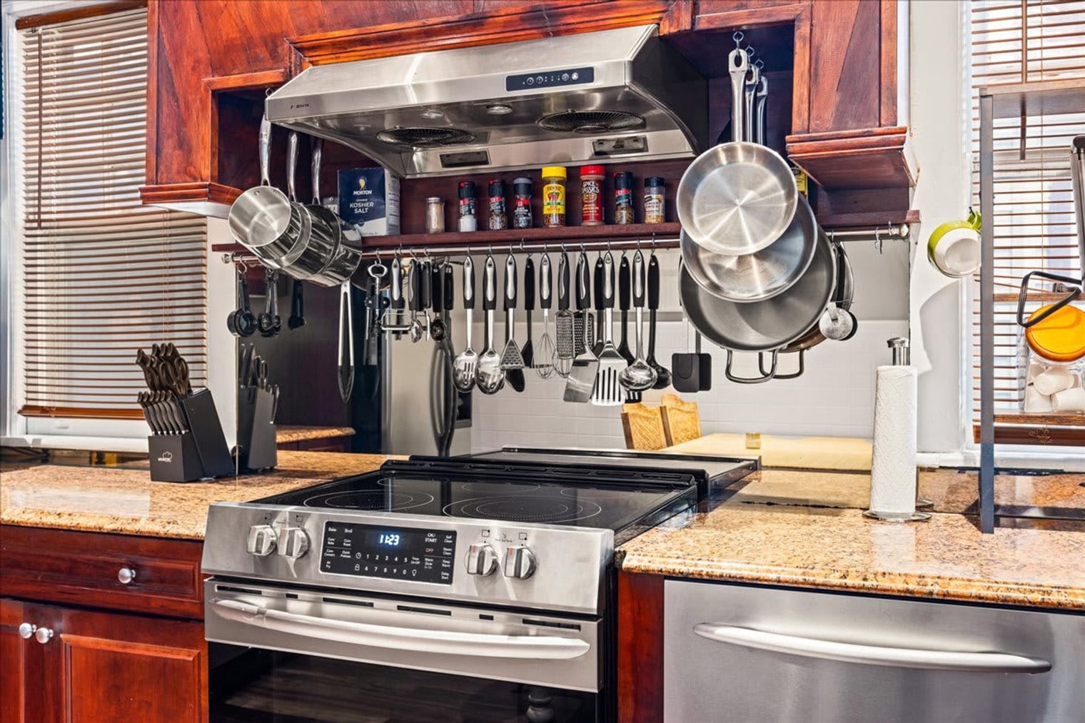 Building Photo - 27 S Oakland Ave