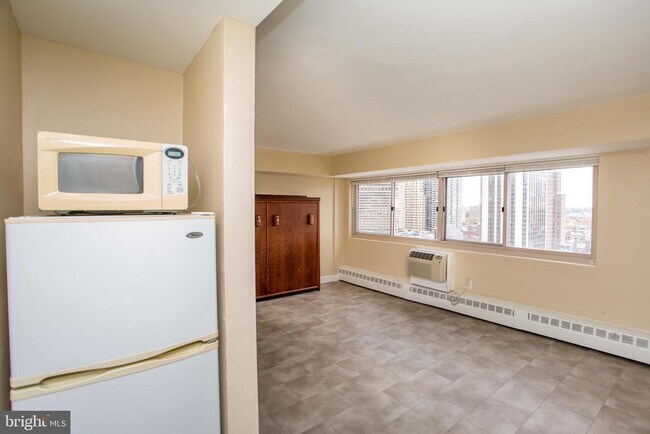 Building Photo - 2101 Chestnut St