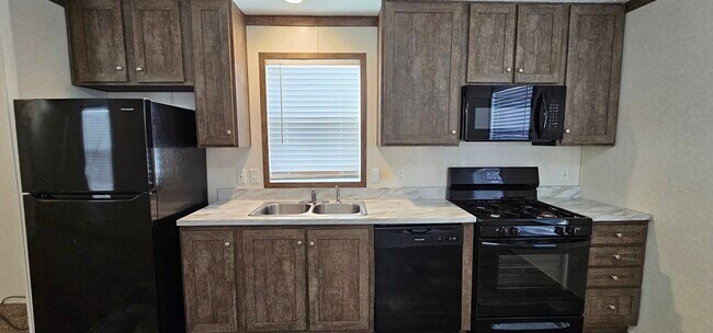 Building Photo - 248 Magnolia Pl