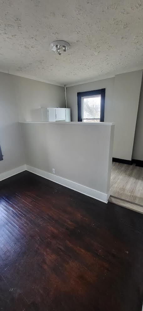 Building Photo - 1 Bedroom Apartment