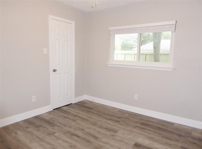Building Photo - 8126 Glorieta Dr