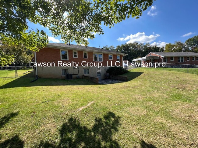 Building Photo - Cave Spring Ranch with Fenced Yard