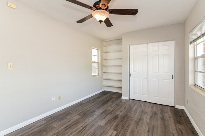 Building Photo - 402 Ariana Ave