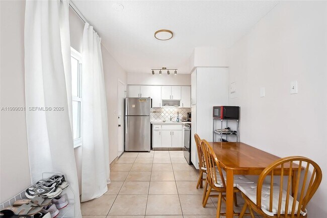 Building Photo - 1824 Monroe St