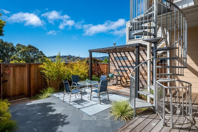 Building Photo - 327 Arlington St