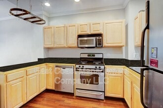 Building Photo - 1122 Scott St