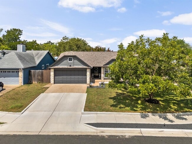 Building Photo - 8000 Treehouse Ln