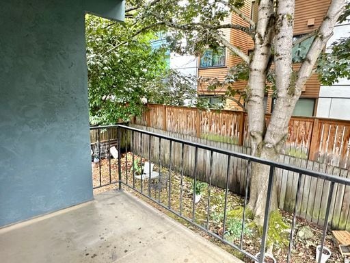 Building Photo - Location, Location, Location! 2-bed Ballar...