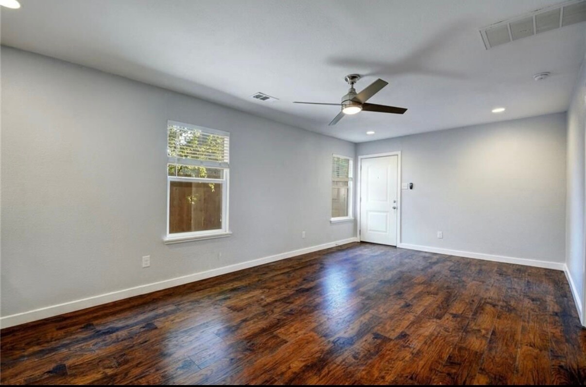 Building Photo - 1120 Estes Ave