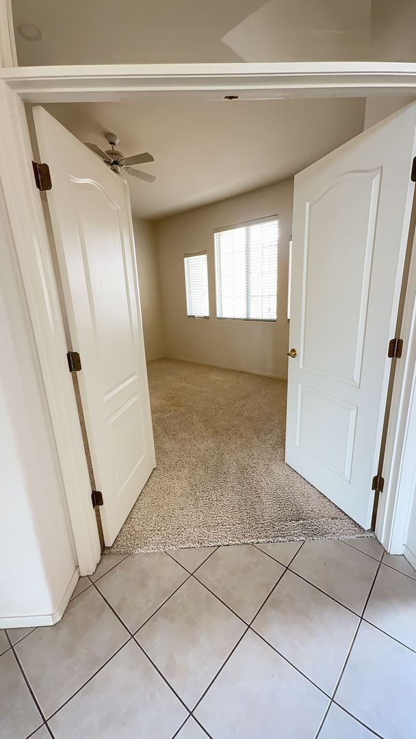 Building Photo - 10110 N Bighorn Butte Dr