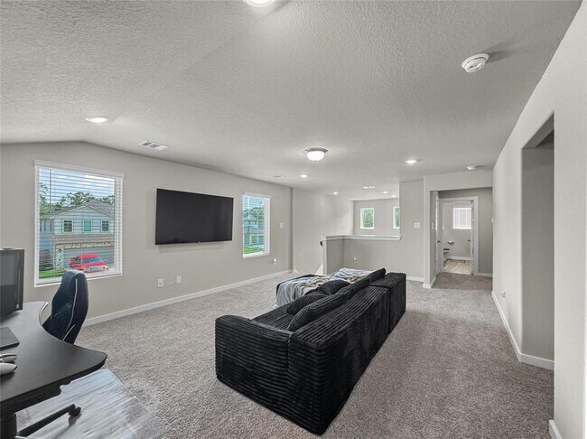 Building Photo - 18602 Etta Pnes Cir