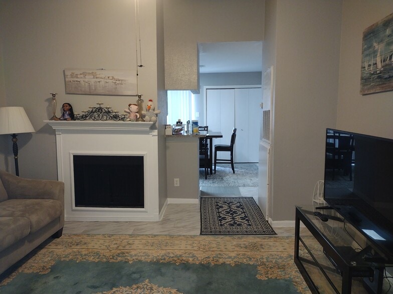 Building Photo - 3506 Cove View Blvd