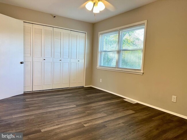 Building Photo - 313 Sweet Briar Ct
