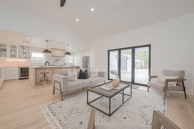 Building Photo - 6254 Locke Ln