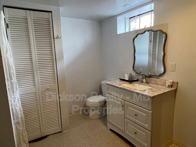 Building Photo - 631 Cheney St