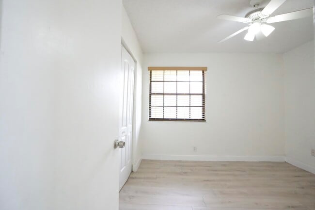 Building Photo - 2646 Riverside Dr