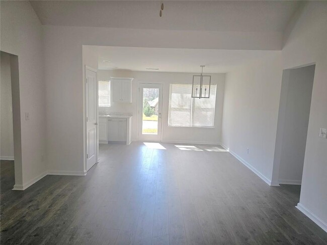 Building Photo - 175 Sawmill Ct N