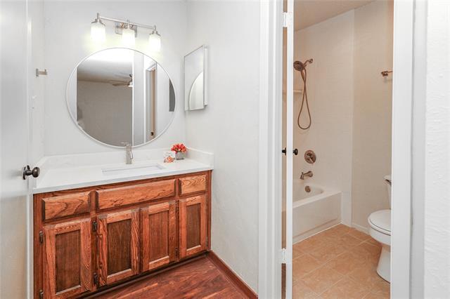 Building Photo - 1963 Shorewood Dr