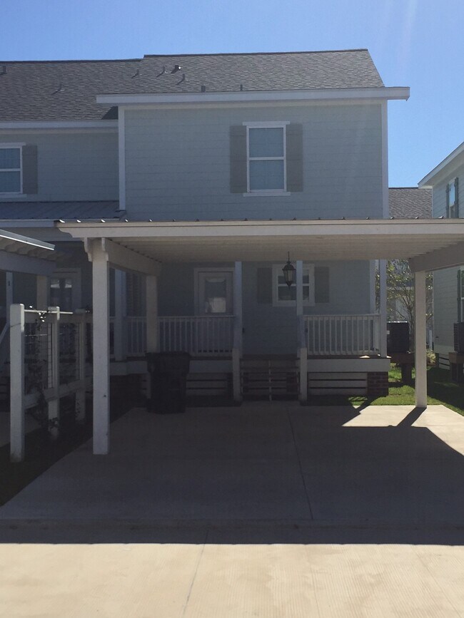 Building Photo - 1220 Pithon St